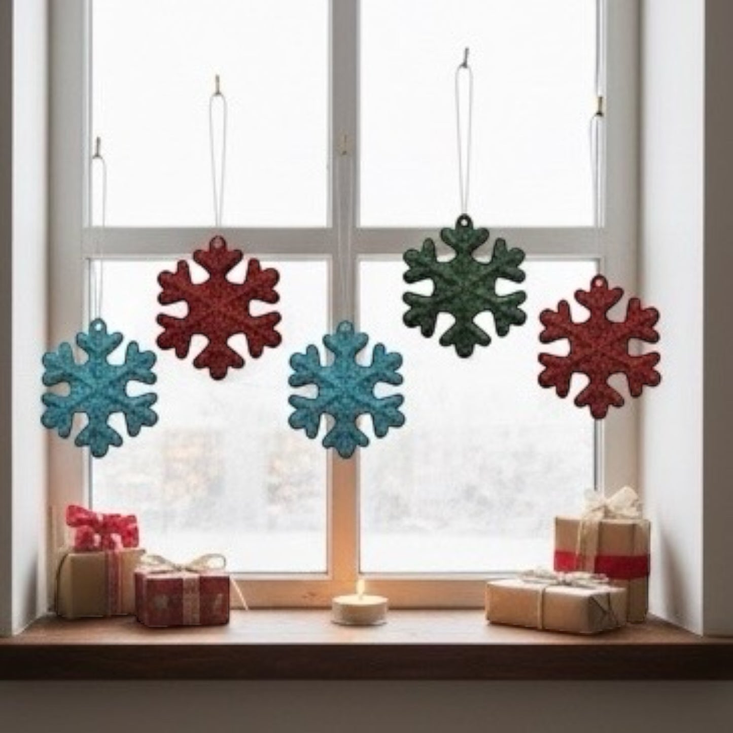 6 Adet Yılbaşı Ağacı Süsü 5.5 cm – Gümüş, Yeşil, Altın Sarısı ve Kırmızı – El Yapımı