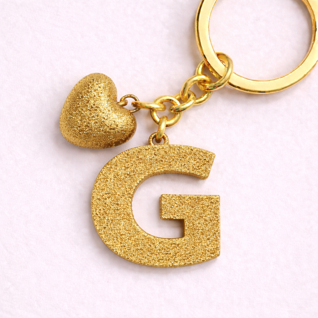 G letter handmade resin heart keychain, product view 2