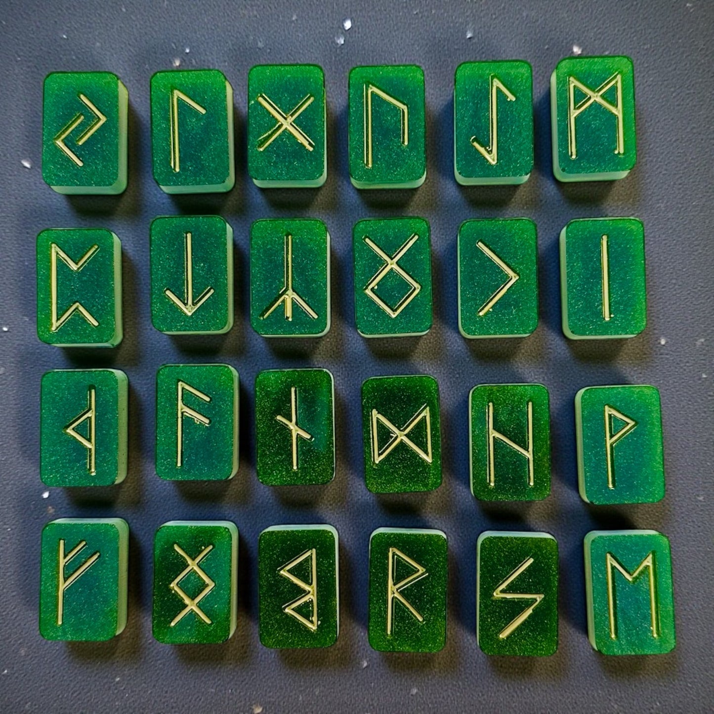 El Yapımı Epoksi Rune Taşları Seti - Viking Futhark Rünleri ve Kehanet Taşları