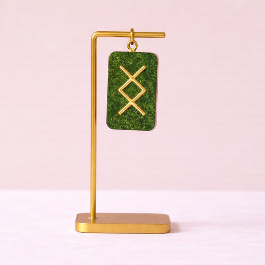 Ingwaz Rune Reçine Kolye Ucu - Potansiyel ve İçsel Büyüme Sembolü - Yeşil Işıltılı El Yapımı Mitolojik Takı - Verimlilik Tılsımı