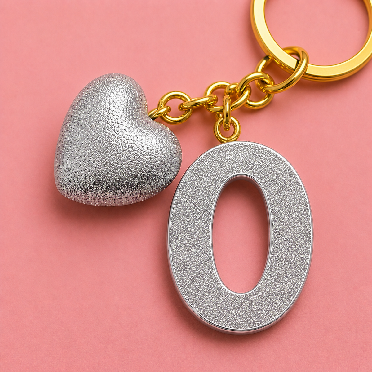 O letter handmade resin heart keychain, product view 3